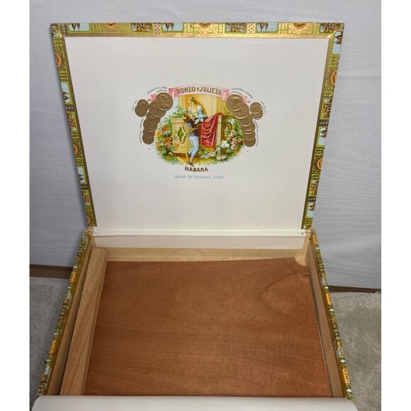 Romeo Y Julieta Wooden Cigar Box 25 Churchill Handmade Habanos Collectible - Picture 3 of 8